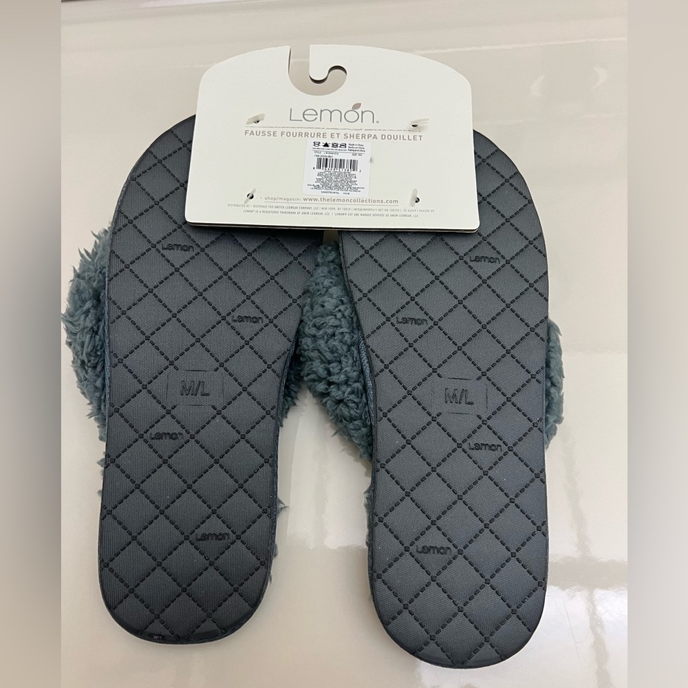 LEMON Faux Fur & Cozy Sherpa Thong Slippers Charcoal Pom Pom M/L (7/8) NWT - Picture 2 of 5